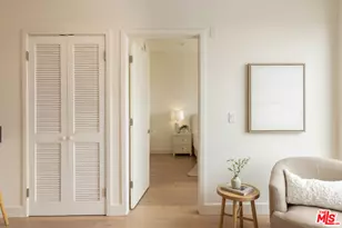 105 S Mariposa Ave, Los Angeles, CA 90004 - Photo 23