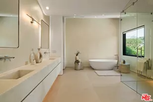 1130 N Poinsettia Pl, West Hollywood, CA 90046 - Photo 37