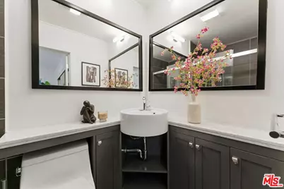 1233 N Laurel Ave #109, West Hollywood, CA 90046 - Photo 13