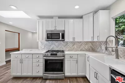 816 N Mansfield Ave, Los Angeles, CA 90038 - Photo 39