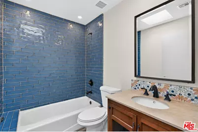 816 N Mansfield Ave, Los Angeles, CA 90038 - Photo 43