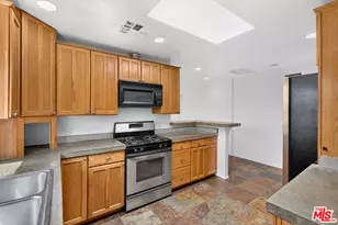 816 N Mansfield Ave, Los Angeles, CA 90038 - Photo 15
