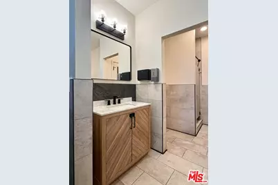18645 Hatteras St #263, Tarzana, CA 91356 - Photo 31
