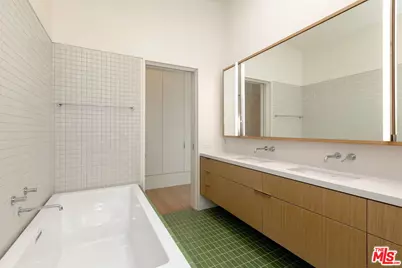 7102 Pacific View Dr, Los Angeles, CA 90068 - Photo 21