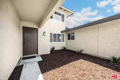 17082 Evergreen Cir, Huntington Beach, CA 92647 - Photo 5
