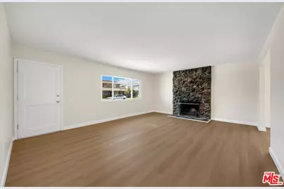 17082 Evergreen Cir, Huntington Beach, CA 92647 - Photo 27