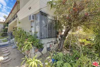 916 S Normandie Ave, Los Angeles, CA 90006 - Photo 3