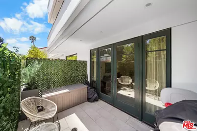 859 S Lucerne Blvd #110, Los Angeles, CA 90005 - Photo 13