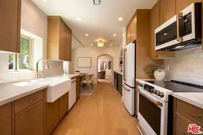 1807 Cochran Pl, Los Angeles, CA 90019 - Photo 7