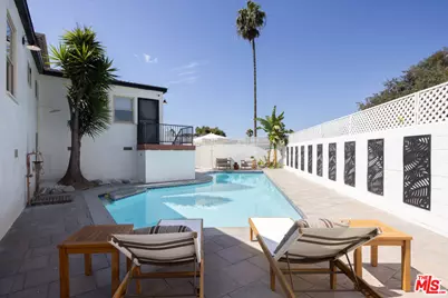1807 Cochran Pl, Los Angeles, CA 90019 - Photo 19