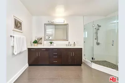 860 S Norton Ave, Los Angeles, CA 90005 - Photo 43