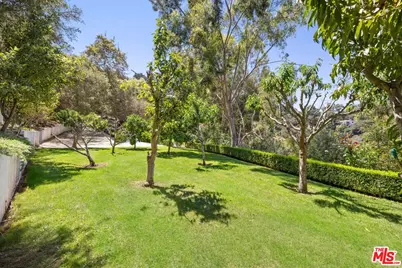 13355 Mulholland Dr, Beverly Hills, CA 90210 - Photo 3