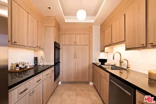 10560 Wilshire Blvd, Los Angeles, CA 90024 - Photo 15