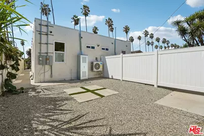 5214 Cimarron St, Los Angeles, CA 90062 - Photo 31