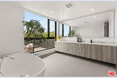 724 N Croft Ave #301, Los Angeles, CA 90069 - Photo 15