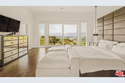 7377 Pyramid Pl, Los Angeles, CA 90046 - Photo 11