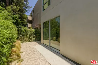 1125 Sanborn Ave, Los Angeles, CA 90029 - Photo 17