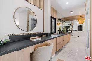 701 Trenton Dr, Beverly Hills, CA 90210 - Photo 33