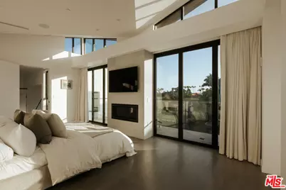218 Alta Ave, Santa Monica, CA 90402 - Photo 17