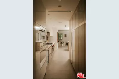 218 Alta Ave, Santa Monica, CA 90402 - Photo 11