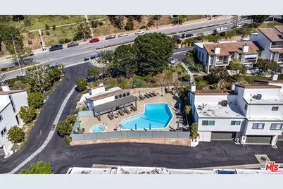 17105 Palisades Cir, Pacific Palisades, CA 90272 - Photo 23