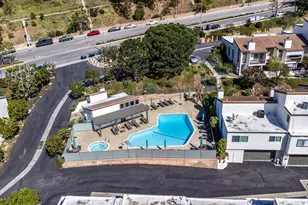 17105 Palisades Cir, Pacific Palisades, CA 90272 - Photo 23