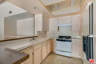 17105 Palisades Cir, Pacific Palisades, CA 90272 - Photo 9