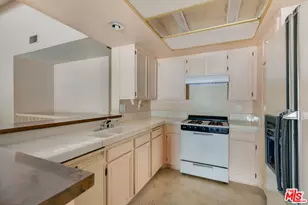 17105 Palisades Cir, Pacific Palisades, CA 90272 - Photo 9