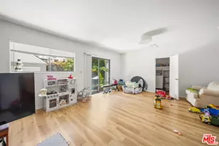 208 N Bowling Green Way, Los Angeles, CA 90049 - Photo 13