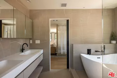 22269 Avenue San Luis, Los Angeles, CA 91364 - Photo 13