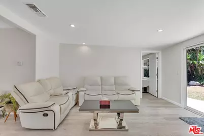 18352 Bessemer St, Los Angeles, CA 91335 - Photo 13