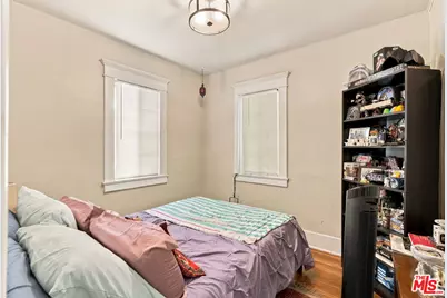 2428 N Beachwood Dr, Los Angeles, CA 90068 - Photo 21