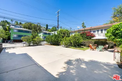 2428 N Beachwood Dr, Los Angeles, CA 90068 - Photo 47