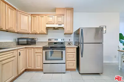 425 S Kenmore Ave #104, Los Angeles, CA 90020 - Photo 7