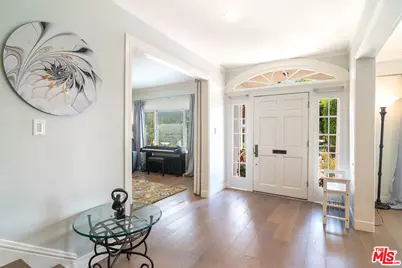 895 S Bronson Ave, Los Angeles, CA 90005 - Photo 3