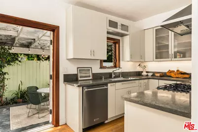 2429 Cloy Ave, Venice, CA 90291 - Photo 9