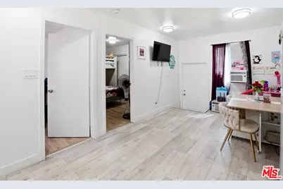 208 W 49th St, Los Angeles, CA 90037 - Photo 17