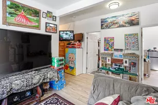 208 W 49th St, Los Angeles, CA 90037 - Photo 21