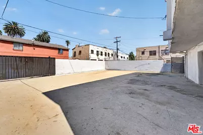 1311 W Martin Luther King Jr Blvd, Los Angeles, CA 90037 - Photo 19