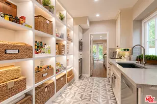 160 Bronwood Ave, Los Angeles, CA 90049 - Photo 13