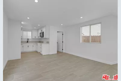 8637 Orchard Ave, Los Angeles, CA 90044 - Photo 41