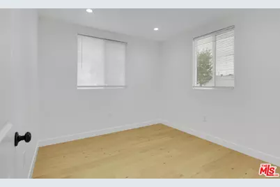 8637 Orchard Ave, Los Angeles, CA 90044 - Photo 19