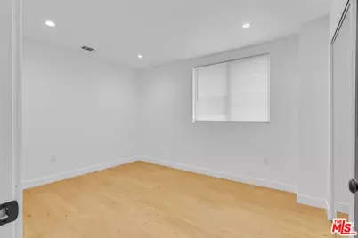 8637 Orchard Ave, Los Angeles, CA 90044 - Photo 35