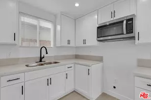 8637 Orchard Ave, Los Angeles, CA 90044 - Photo 45