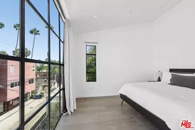 1317 Cabrillo Ave, Los Angeles, CA 90291 - Photo 15