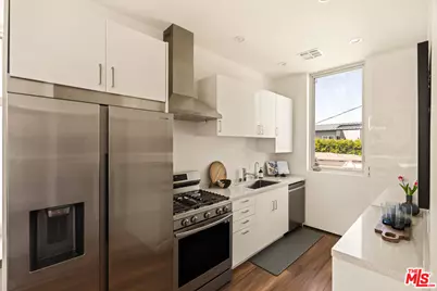 1076 Palms Blvd, Venice, CA 90291 - Photo 23
