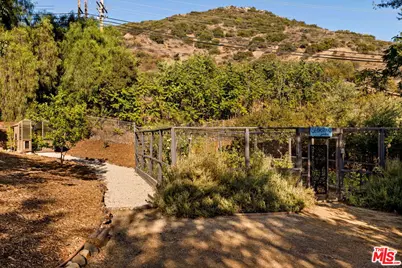 24647 Mulholland Hwy, Calabasas, CA 91302 - Photo 39