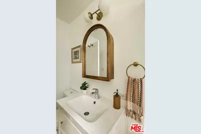 2012 N Screenland Dr, Burbank, CA 91505 - Photo 15