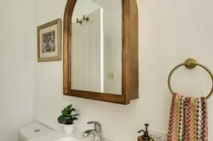 2012 N Screenland Dr, Burbank, CA 91505 - Photo 15