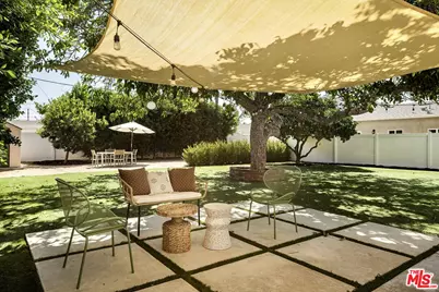 2012 N Screenland Dr, Burbank, CA 91505 - Photo 17